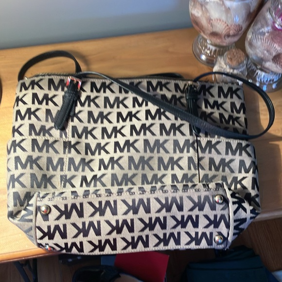 Michael Kors purse - Picture 2 of 3